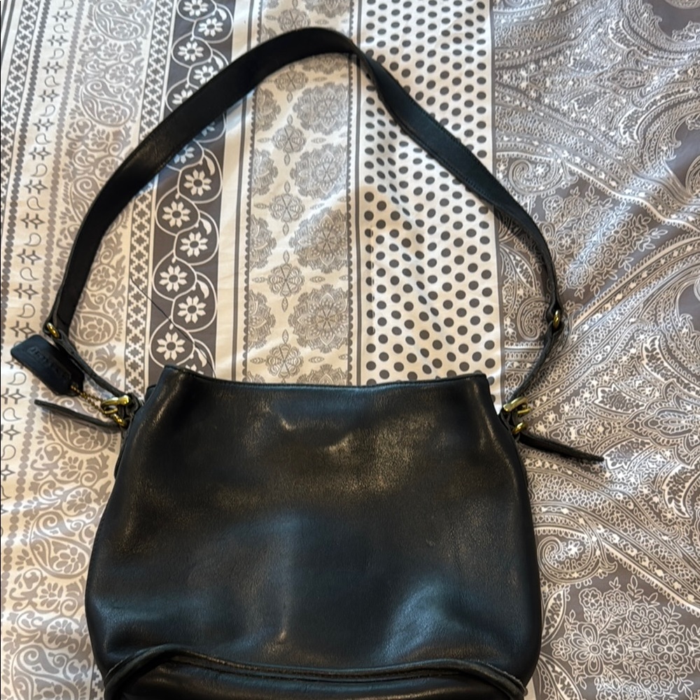 Elegant Black Leather Shoulder Bag